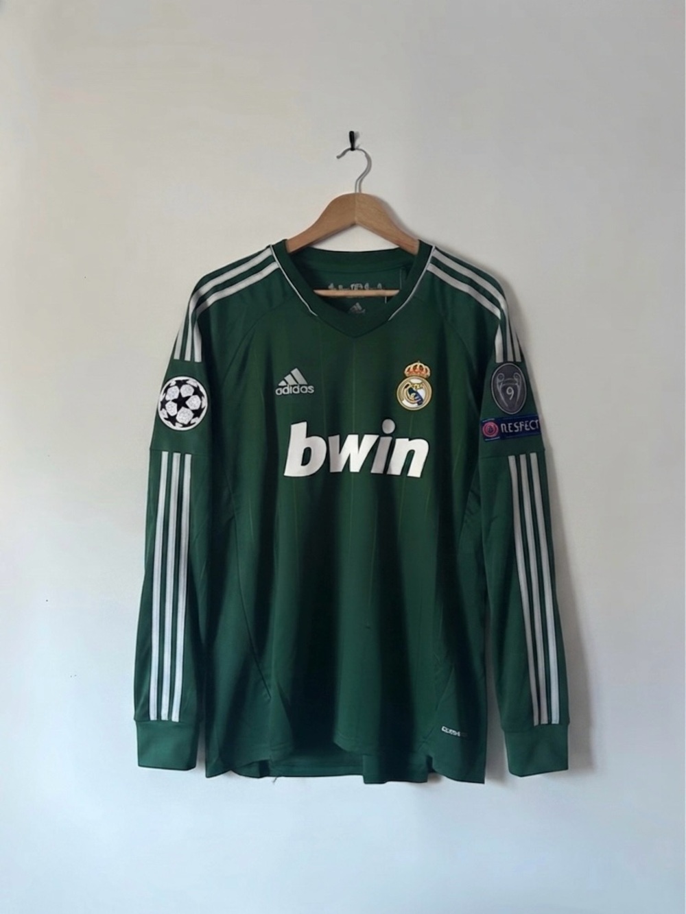 Real Madrid Home Jersey 12/13 Long Sleeve Size Medium